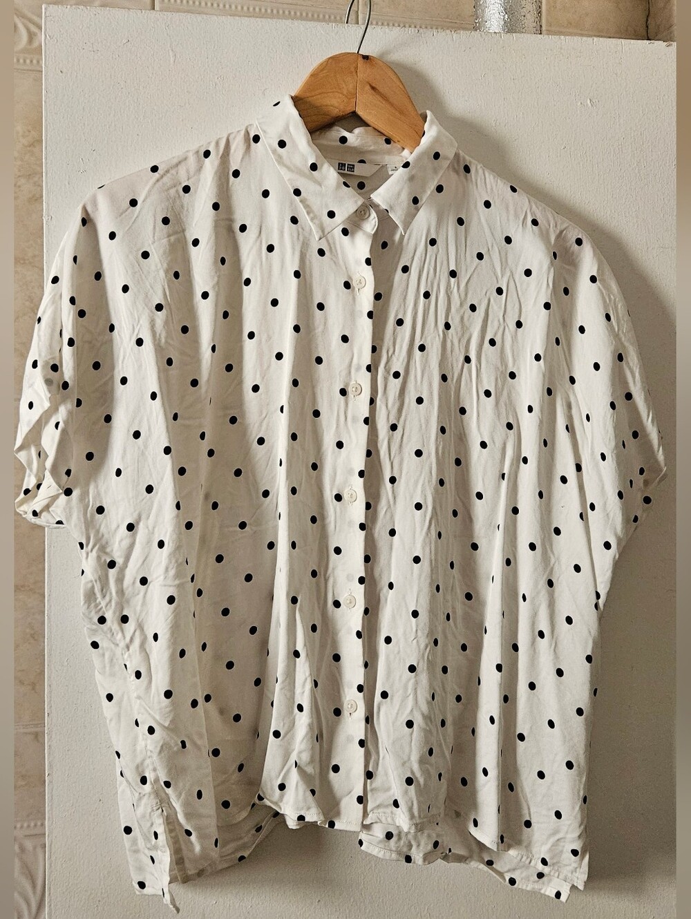Uniqlo Polka Dot Short-Sleeve Button-Up Shirt in White and Black